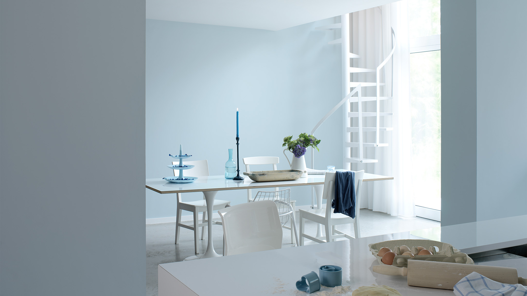 Phòng ăn phối màu xám Dulux 