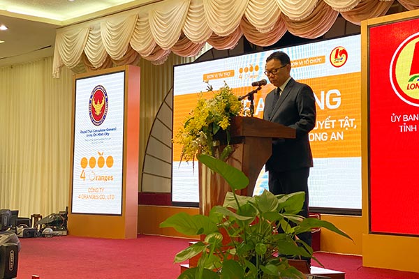 CÔNG TY 4 ORANGES CO., LTD ĐỒNG HÀNH CÙNG TỔNG LÃNH SỰ QUÁN HOÀNG GIA THÁI LAN TRAO TẶNG TRÊN 200 CHIẾC XE LĂN, XE LẮC TẠI LONG AN