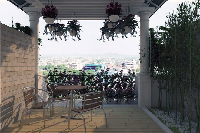Tầng thượng được trồng cây xung quanh kèm bàn trà đúng theo thiết kế nhà 21 m2 có ba phòng ngủ sáng thoáng