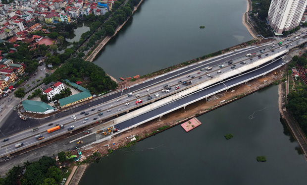 Cận cảnh tuyến đường vành đai 3 đi thấp qua hồ Linh Đàm đang trong quá trình hoàn thiện - Ảnh 9. Cận cảnh tuyến đường vành đai 3 đi thấp qua hồ Linh Đàm đang trong quá trình hoàn thiện - Ảnh 9.