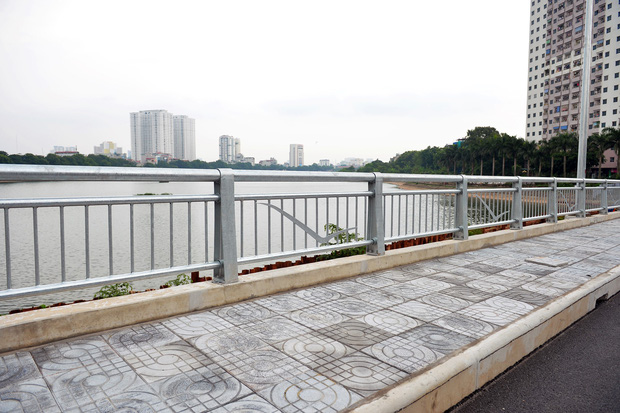 Cận cảnh tuyến đường vành đai 3 đi thấp qua hồ Linh Đàm đang trong quá trình hoàn thiện - Ảnh 10. Cận cảnh tuyến đường vành đai 3 đi thấp qua hồ Linh Đàm đang trong quá trình hoàn thiện - Ảnh 10.