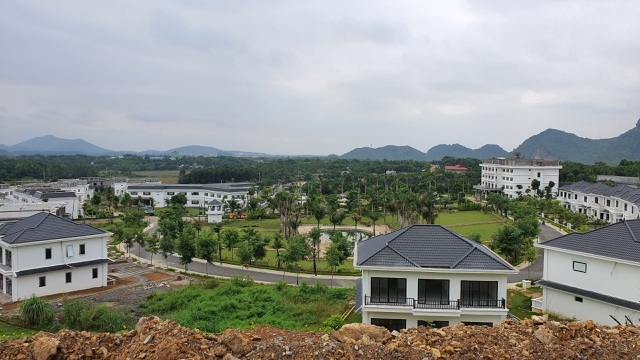 "Sốt" đất Đồng Chanh: Dân Hà Nội xếp hàng chờ chủ đất... bỏ vợ, bán nhà! sot dat dong chanh dan ha noi xep hang cho chu dat bo vo ban nha
