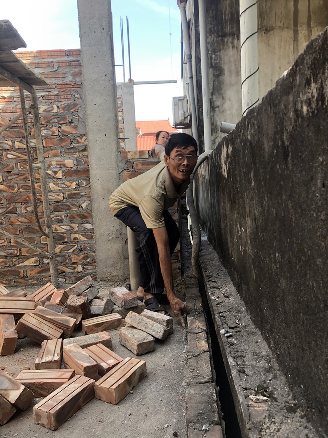 Mâu thuẫn cả chục năm trời vì một bức tường ảnh 2