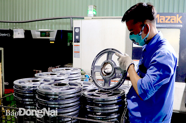 Sản xuất linh kiện máy móc xuất khẩu tại Công ty TNHH Light Alloy Industry Việt Nam ở Khu công nghiệp Nhơn Trạch 3 giai đoạn 2 (H.Nhơn Trạch). Ảnh:K. Minh