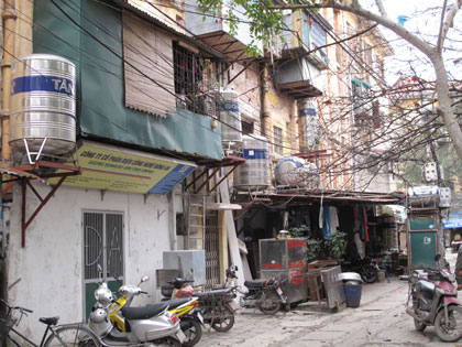 Nỗi khổ mang tên “chung cư” Bài 1: Sống trong sợ hãi! 