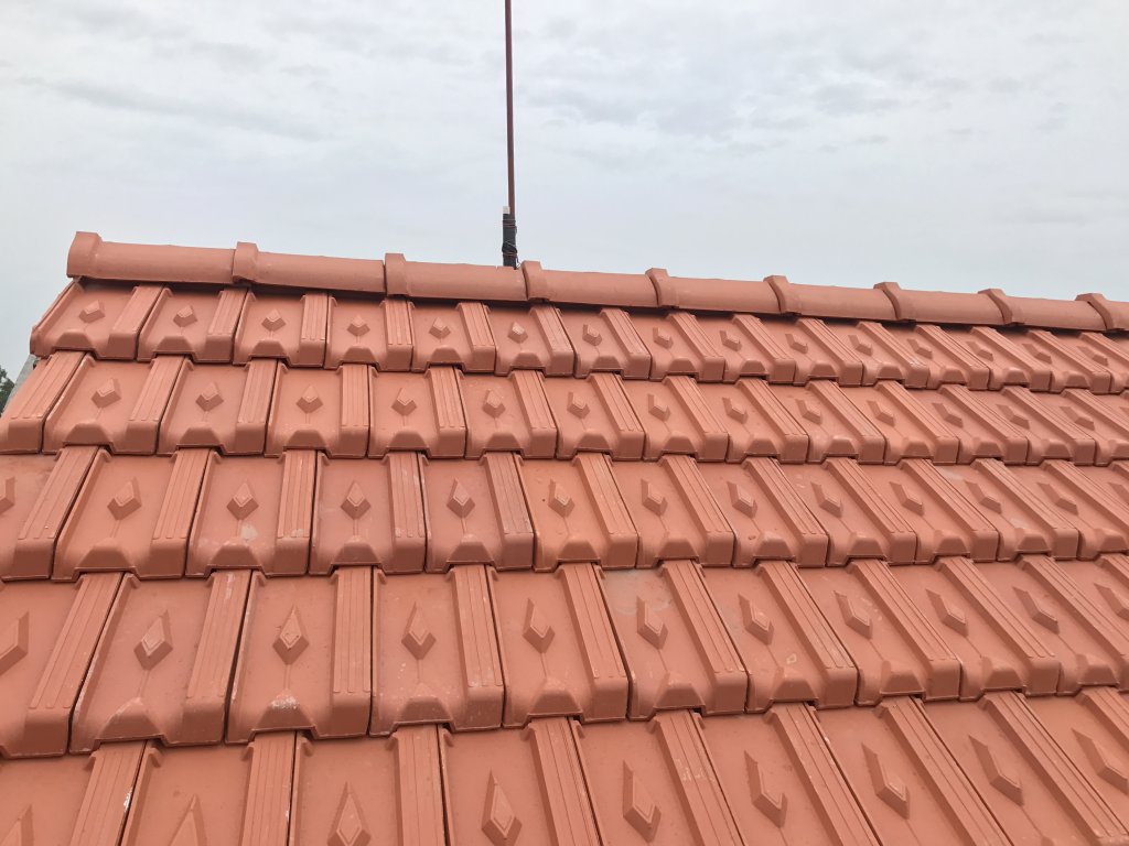 Ngói úp nóc bền bỉ Ngói úp nóc bền bỉ