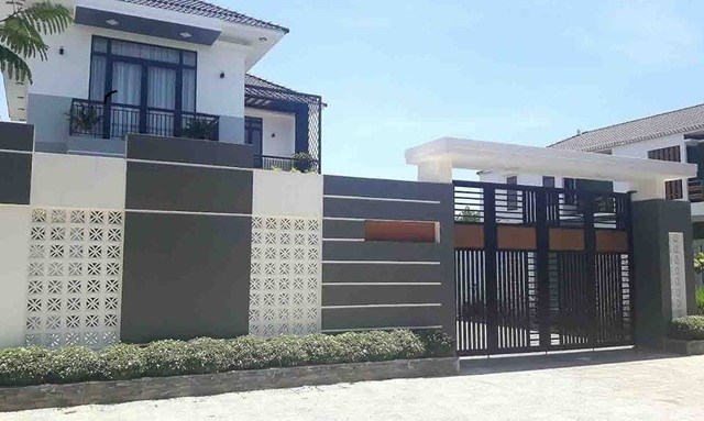 Hàng rào sắt kết hợp với bê tông Hàng rào sắt kết hợp với bê tông