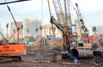 Bất động sản nghi ngờ và tố nhau bán phá giá