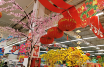Cách trang trí cửa hàng ngày Tết