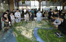 Phố Âu phía Đông TP.HCM thu hút hàng ngàn khách tham quan