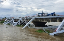 Sập toàn bộ lan can trang trí cầu Maspero ở Sóc Trăng